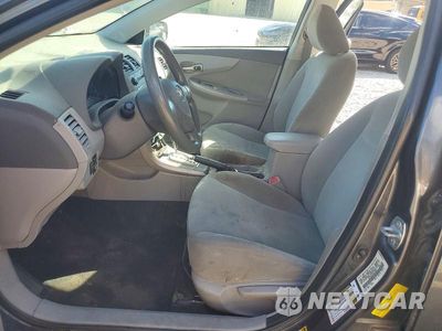 Zdjęcie 7 z 13 samochodu: 2010 TOYOTA COROLLA LE VIN:1NXBU4EE8AZ290504 - miniatura