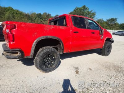 Trzecie zdjęcie samochodu z tyłu: 2022 CHEVROLET SILVERADO K1500 ZR2 VIN:3GCUDHEL0NG642311 - miniatura