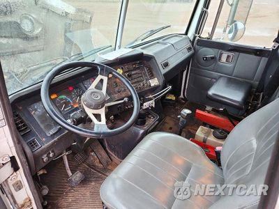 Zdjęcie 8 z 13 samochodu: 1996 VOLVO WCA DUMP TRUCK VIN:4V4VDBGF8TN713661 - miniatura