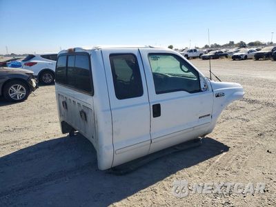 Trzecie zdjęcie samochodu z tyłu: 2001 FORD F250 SUPER DUTY VIN:1FTNX21FX1EA11687 - miniatura