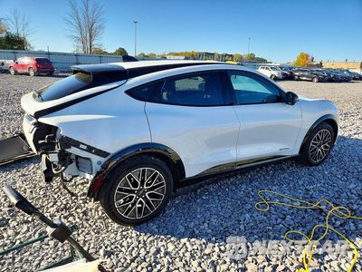Trzecie zdjęcie samochodu z tyłu: 2024 FORD MUSTANG MACH-E PREMIUM VIN:3FMTK3S58RMA14414 - miniatura