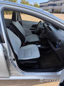 Piąte zdjęcie samochodu w środku: 2014 TOYOTA PRIUS C ONE VIN:JTDKDTB33E1074701 - miniatura