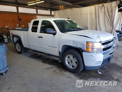 Czwarte zdjęcie samochodu z boku: 2010 CHEVROLET SILVERADO K1500 LT VIN:1GCSKSE34AZ293738 - miniatura