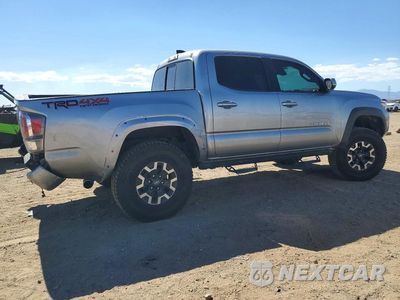 Trzecie zdjęcie samochodu z tyłu: 2020 TOYOTA TACOMA TRD OFF-ROAD VIN:3TMCZ5AN6LM339552 - miniatura