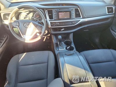 Zdjęcie 8 z 12 samochodu: 2016 TOYOTA HIGHLANDER LE VIN:5TDBKRFH2GS286722 - miniatura