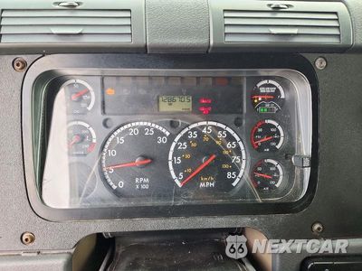 Zdjęcie 9 z 14 samochodu: 2013 FREIGHTLINER CASCADIA SEMI TRUCK VIN:1FUJGLDR3DLFF2050 - miniatura