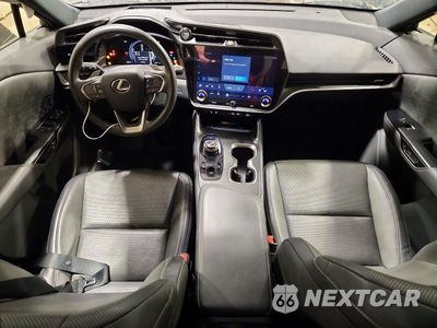 Zdjęcie 8 z 13 samochodu: 2023 LEXUS RZ 450E VIN:JTJAAAABXPA017316 - miniatura