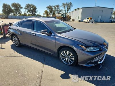 Czwarte zdjęcie samochodu z boku: 2021 LEXUS ES 300H BASE VIN:58ACA1C16MU009633 - miniatura