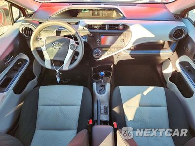 Zdjęcie 8 z 12 samochodu: 2012 TOYOTA PRIUS C THREE VIN:JTDKDTB32C1003132 - miniatura