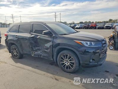 Czwarte zdjęcie samochodu z boku: 2018 TOYOTA HIGHLANDER SE VIN:5TDJZRFH6JS540656 - miniatura