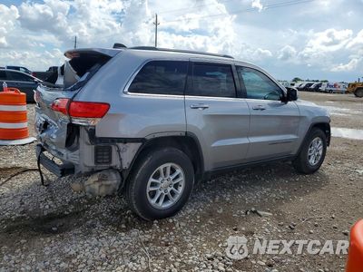 Trzecie zdjęcie samochodu z tyłu: 2018 JEEP GRAND CHEROKEE LAREDO VIN:1C4RJEAG9JC182309 - miniatura