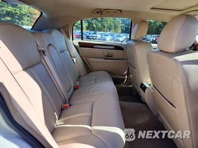 Zdjęcie 10 z 12 samochodu: 2007 LINCOLN TOWN CAR SIGNATURE LIMITED VIN:1LNHM82W47Y611101 - miniatura