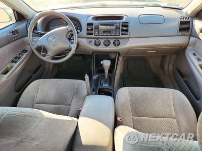 Zdjęcie 8 z 12 samochodu: 2002 TOYOTA CAMRY LE VIN:4T1BE32K02U002235 - miniatura