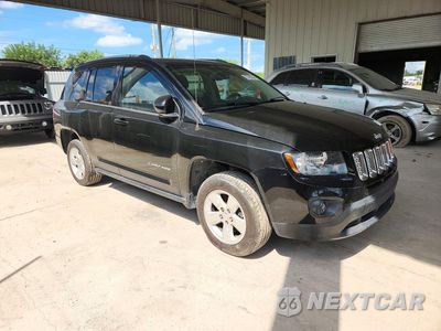 Czwarte zdjęcie samochodu z boku: 2016 JEEP COMPASS LATITUDE VIN:1C4NJCEA0GD788979 - miniatura