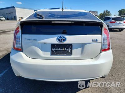 Zdjęcie 6 z 13 samochodu: 2015 TOYOTA PRIUS TWO VIN:JTDKN3DU2F1994792 - miniatura