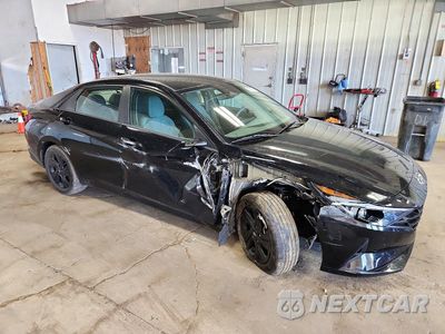 Czwarte zdjęcie samochodu z boku: 2023 HYUNDAI ELANTRA SEL VIN:5NPLM4AG0PH092972 - miniatura