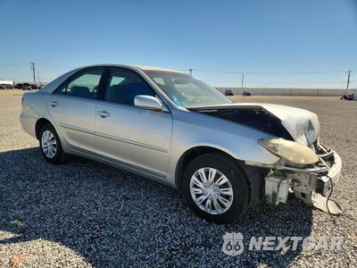 Czwarte zdjęcie samochodu z boku: 2005 TOYOTA CAMRY LE VIN:JTDBE32K053025884 - miniatura