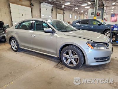 Czwarte zdjęcie samochodu z boku: 2013 VOLKSWAGEN PASSAT SE VIN:1VWBP7A3XDC079426 - miniatura