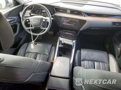 Zdjęcie 8 z 13 samochodu: 2019 AUDI E-TRON PRESTIGE VIN:WA1VABGE4KB012671 - miniatura