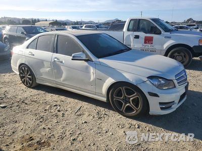 Czwarte zdjęcie samochodu z boku: 2012 MERCEDES-BENZ C 250 VIN:WDDGF4HB2CA641097 - miniatura