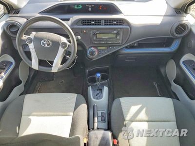 Zdjęcie 8 z 12 samochodu: 2013 TOYOTA PRIUS C TWO VIN:JTDKDTB3XD1557052 - miniatura