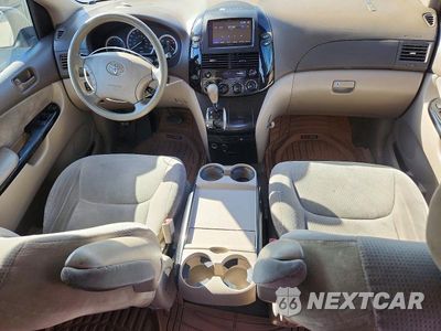 Zdjęcie 8 z 13 samochodu: 2004 TOYOTA SIENNA LE 7 PASSENGER VIN:5TDZA23C54S131630 - miniatura