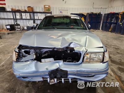 Piąte zdjęcie samochodu w środku: 1998 FORD CROWN VICTORIA LX VIN:2FAFP74WXWX100247 - miniatura