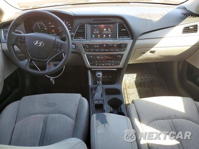 Zdjęcie 8 z 13 samochodu: 2017 HYUNDAI SONATA HYBRID SE VIN:KMHE24L11HA046708 - miniatura
