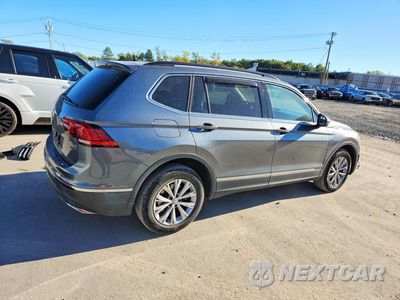 Trzecie zdjęcie samochodu z tyłu: 2018 VOLKSWAGEN TIGUAN SE VIN:3VV2B7AXXJM120833 - miniatura