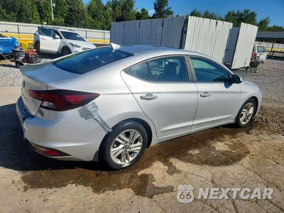 Trzecie zdjęcie samochodu z tyłu: 2019 HYUNDAI ELANTRA VALUE EDITION VIN:5NPD84LF7KH445407 - miniatura
