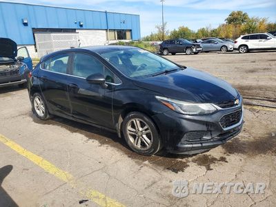 Czwarte zdjęcie samochodu z boku: 2017 CHEVROLET CRUZE LT VIN:3G1BE6SM3HS531896 - miniatura