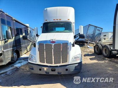 Piąte zdjęcie samochodu w środku: 2019 PETERBILT 579 SEMI TRUCK VIN:1XPBA48X6KD622207 - miniatura