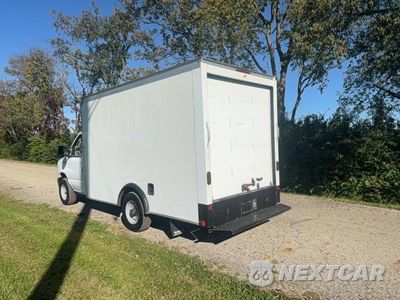 Trzecie zdjęcie samochodu z tyłu: 2022 FORD ECONOLINE E350 SUPER DUTY CUTAWAY VAN VIN:1FDWE3FK2NDC29877 - miniatura