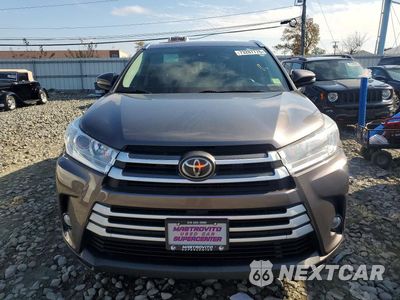 Piąte zdjęcie samochodu w środku: 2017 TOYOTA HIGHLANDER XLE VIN:5TDJZRFH2HS403997 - miniatura