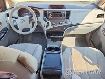 Zdjęcie 8 z 13 samochodu: 2011 TOYOTA SIENNA LE VIN:5TDKK3DC8BS044868 - miniatura