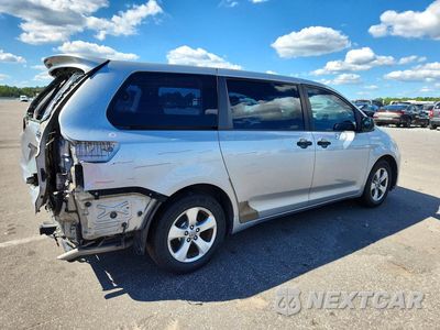 Trzecie zdjęcie samochodu z tyłu: 2015 TOYOTA SIENNA L 7-PASSENGER VIN:5TDZK3DC2FS602024 - miniatura