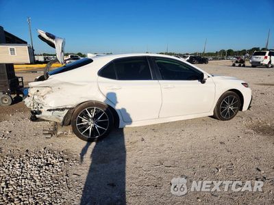 Trzecie zdjęcie samochodu z tyłu: 2024 TOYOTA CAMRY SE VIN:4T1G11AK7RU872906 - miniatura