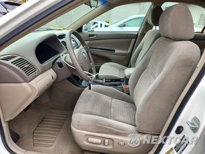 Zdjęcie 7 z 12 samochodu: 2005 TOYOTA CAMRY LE VIN:4T1BE32K25U628809 - miniatura