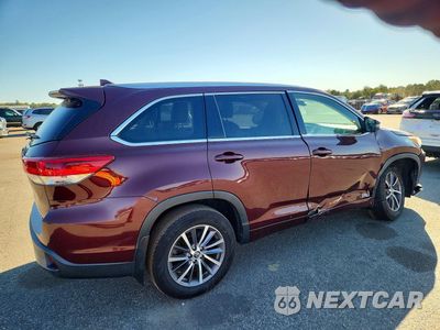 Trzecie zdjęcie samochodu z tyłu: 2018 TOYOTA HIGHLANDER XLE VIN:5TDJZRFH3JS841496 - miniatura