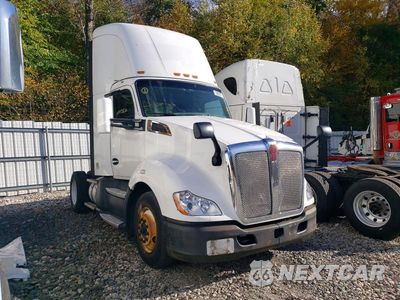 Czwarte zdjęcie samochodu z boku: 2017 KENWORTH T680 SEMI TRUCK VIN:1XKYA48XXHJ160339 - miniatura