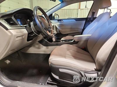 Zdjęcie 7 z 12 samochodu: 2019 HYUNDAI SONATA HYBRID SE VIN:KMHE24L34KA091053 - miniatura