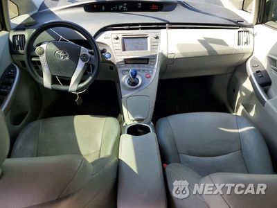 Zdjęcie 8 z 12 samochodu: 2013 TOYOTA PRIUS FOUR VIN:JTDKN3DU7D0352118 - miniatura