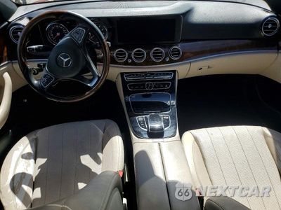 Zdjęcie 8 z 12 samochodu: 2017 MERCEDES-BENZ E 300 VIN:WDDZF4JB5HA138321 - miniatura