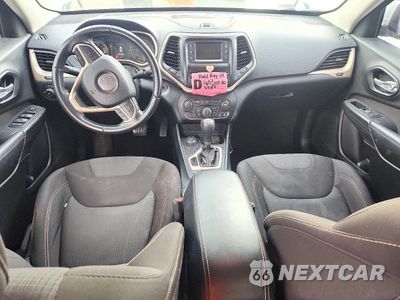 Zdjęcie 8 z 12 samochodu: 2016 JEEP CHEROKEE LATITUDE VIN:1C4PJMCB8GW197166 - miniatura
