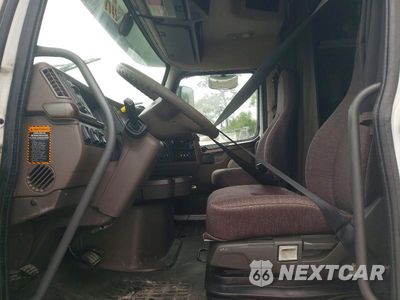 Zdjęcie 7 z 12 samochodu: 2018 VOLVO VNL SEMI TRUCK VIN:4V4NC9EH9JN895531 - miniatura
