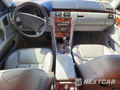 Zdjęcie 8 z 12 samochodu: 1999 MERCEDES-BENZ E 320 VIN:WDBJF65H0XA877725 - miniatura