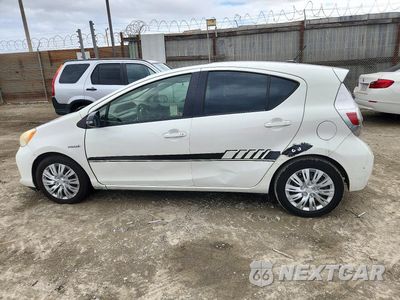 Drugie zdjęcie samochodu z przodu: 2013 TOYOTA PRIUS C THREE VIN:JTDKDTB3XD1044559 - miniatura