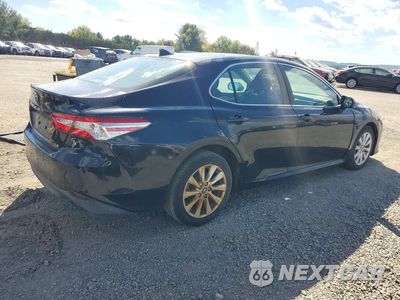 Trzecie zdjęcie samochodu z tyłu: 2020 TOYOTA CAMRY LE VIN:4T1C11AK8LU877506 - miniatura