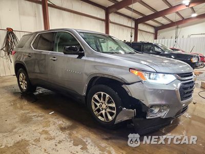 Czwarte zdjęcie samochodu z boku: 2020 CHEVROLET TRAVERSE LS VIN:1GNEVFKW0LJ112444 - miniatura