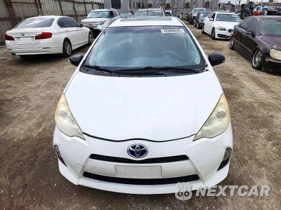 Piąte zdjęcie samochodu w środku: 2013 TOYOTA PRIUS C THREE VIN:JTDKDTB3XD1044559 - miniatura